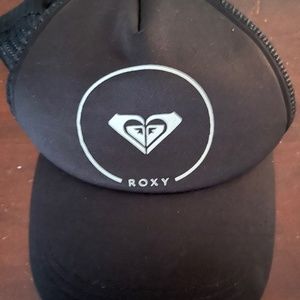 Roxy black hat